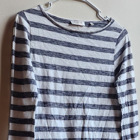 NWOT Rich & Royal Gray/White Striped Scoop Neck Ruffled Jersey Size XS - Picture 3 of 16